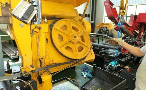 如何解决红坪镇卧式金属带锯床切削时出现的断带现象？